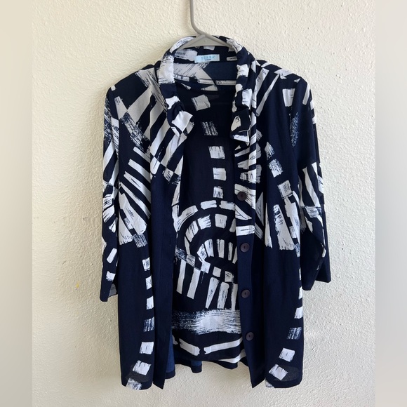 TERRA by SJ Apparel button up 3/4 sleeve
Navy blue / white Size small - Picture 2 of 10